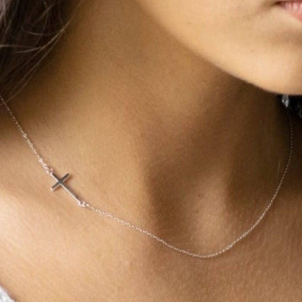 ✨✨Sideways Cross Necklace✨✨